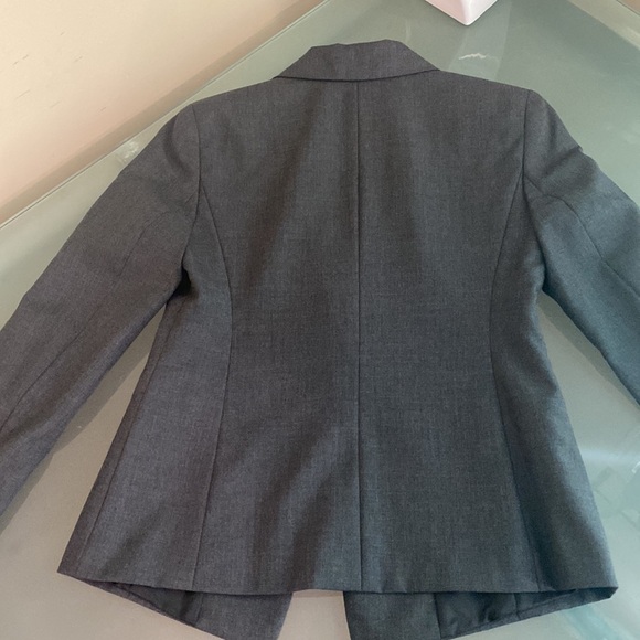 LIKE NEW Ann Taylor Gray Wool Notched Single Button Blazer Size 0P - Picture 3 of 10